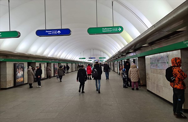 211-Станция метро Гостиныи двор